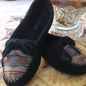 Minnetonka Moccasins Black Suede Woven Tops Hand Finished Women's Size 8